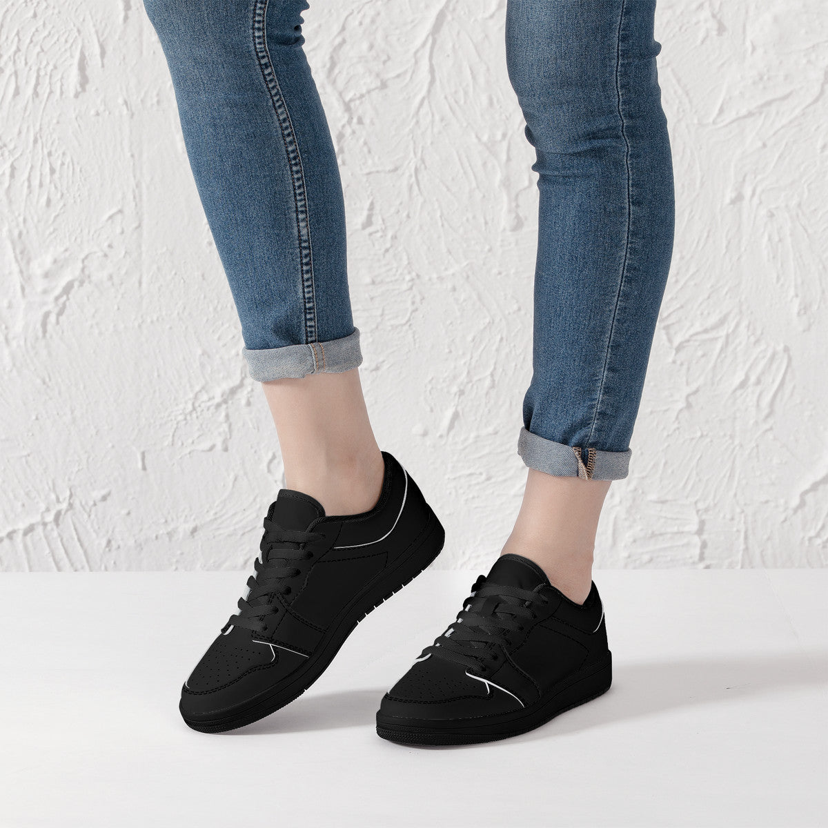 D15 Black Sole Low-Top Leather Sneakers