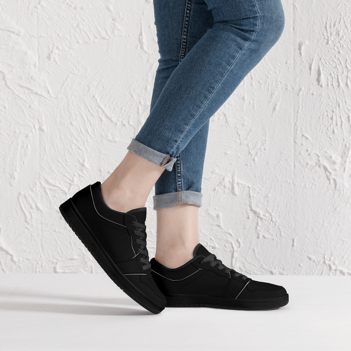 D15 Black Sole Low-Top Leather Sneakers